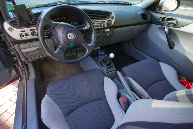 Illustration for article titled For $13,500, This 2000 Honda Insight Hides A Pretty Big Secret